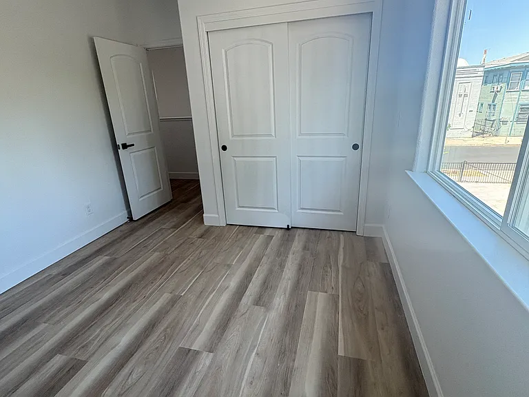 414 E Fremont St — Photo 12