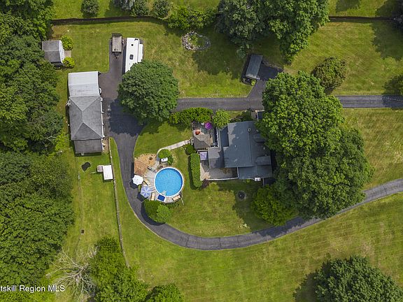 4th image of 421 Orchard Drive