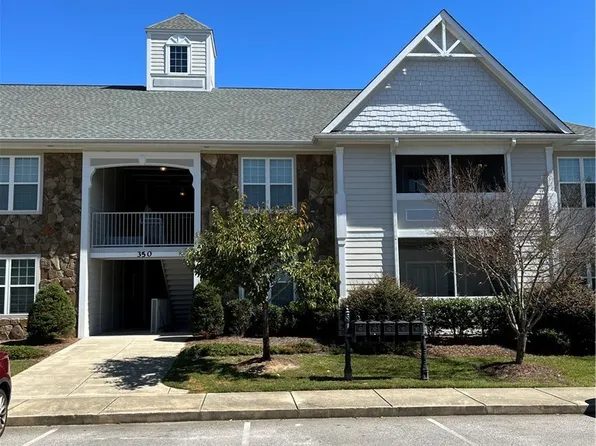 350 Gallery Dr APT 202, Spring Lake, NC 28390