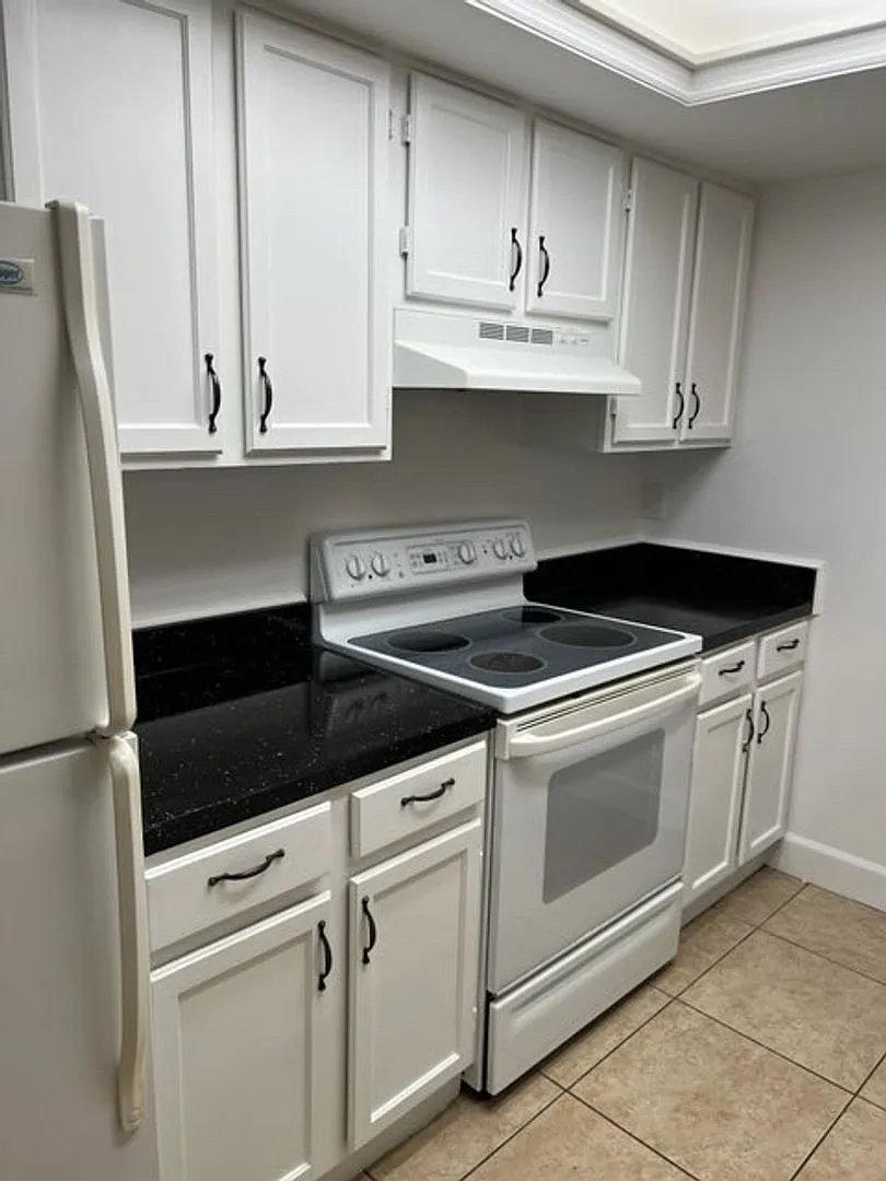 5745 SW 10th Place, Gainesville, FL 32607 (Rockwood Villas) — Photo 4