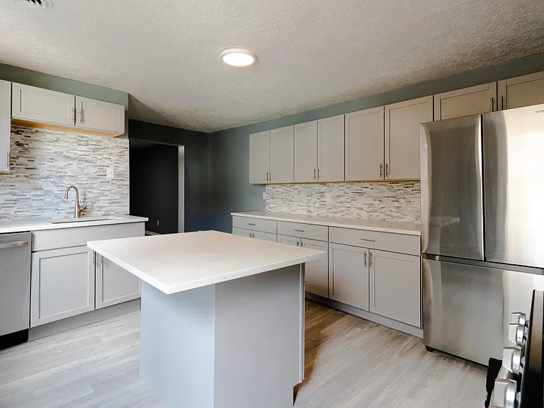 916 Phineas St #2 — Photo 2