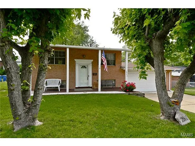 2860 Charlack Ave photo 1