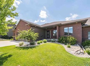 5911 S Nature Run Pl, Sioux Falls, SD 57108