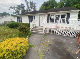 58 E Sycamore St, Central Islip, NY 11722