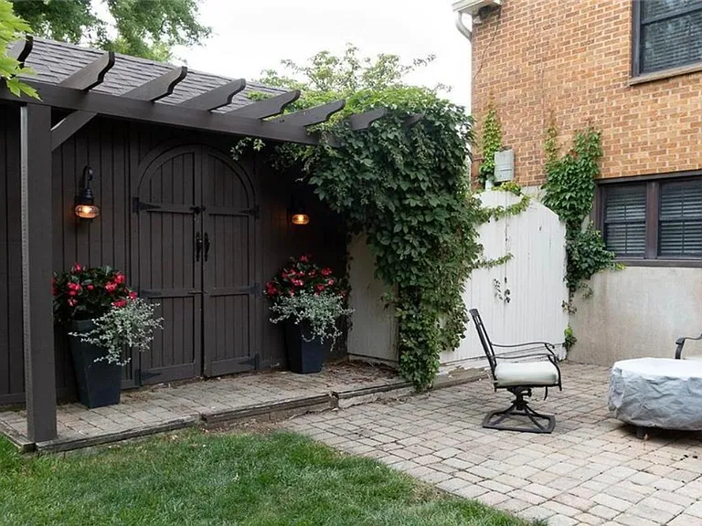 256 Castle Dr — Photo 48