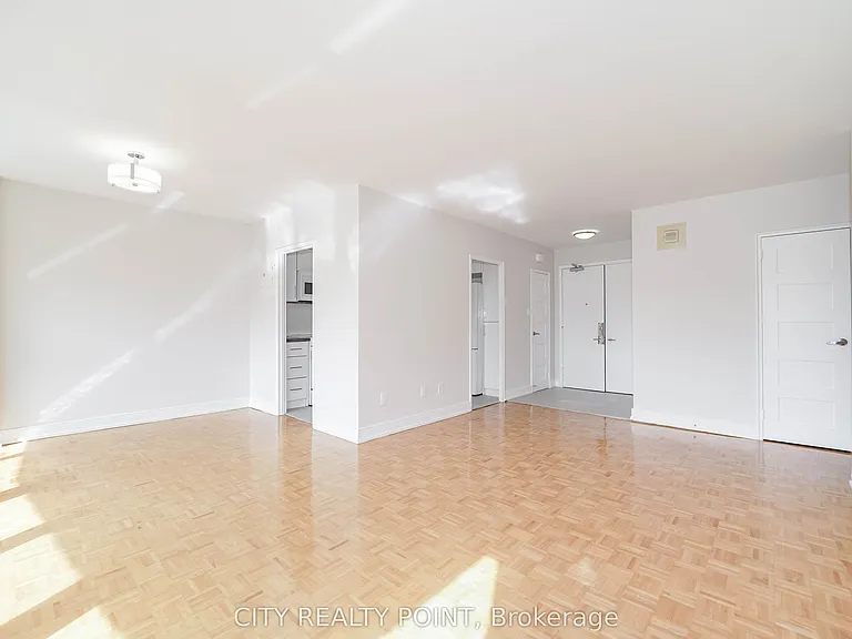 10 Shallmar Blvd #703 — Photo 4