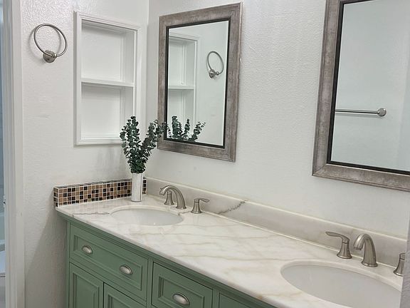 2nd image of 13104 Glen Ct Unit 39
