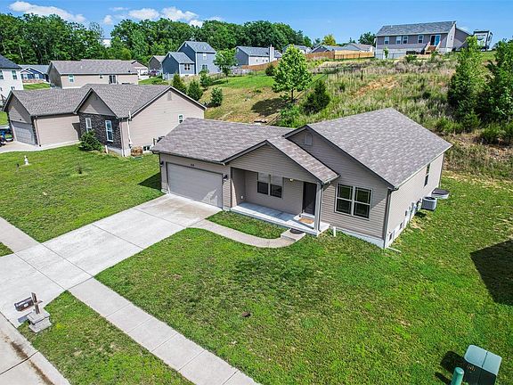 3rd image of 310 Hawks Perch Pl