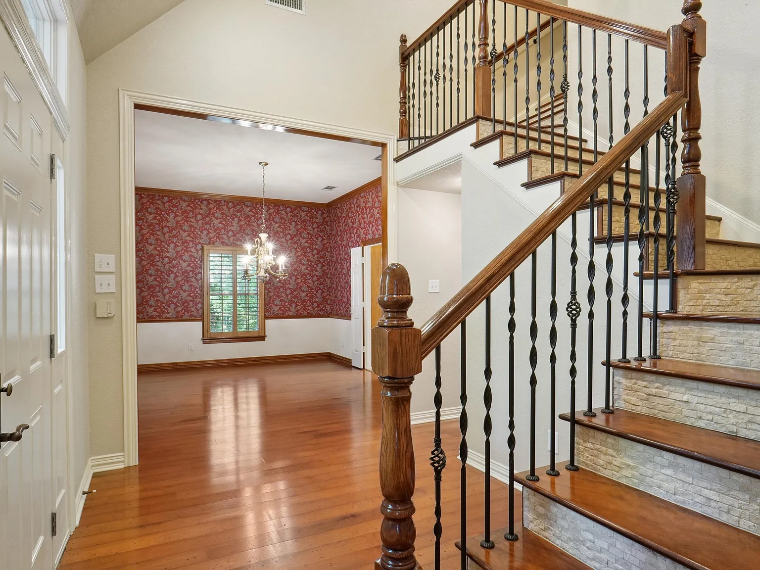 5 bed, 3.5 bath, 3335 sqft, $3,600 — Photo 4