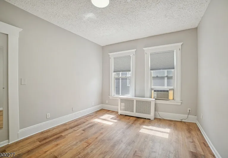 16 Henry St #2 — Photo 14