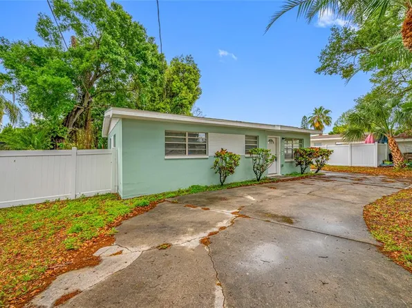 327 Barbara Cir, Belleair, FL 33756