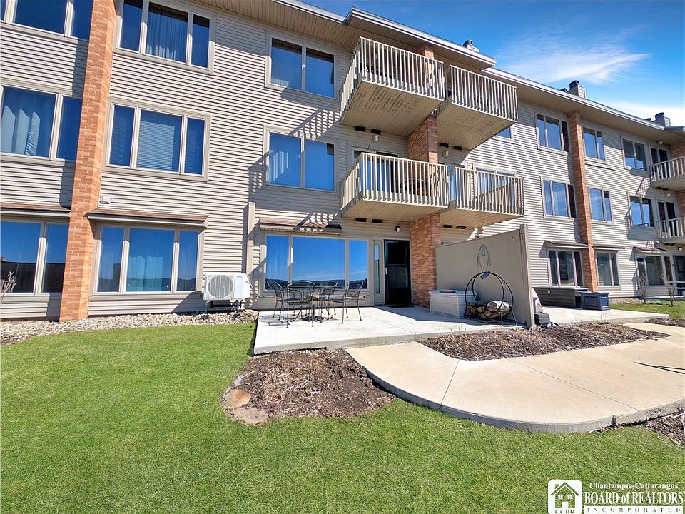 1st image of 23 Seneca Dr