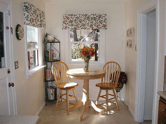 BREAKFAST NOOK