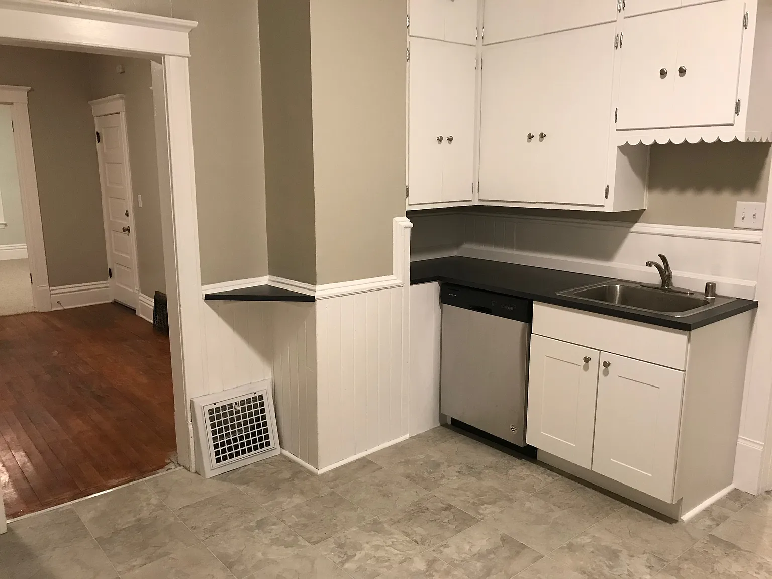 2 bed, 1000 sqft, $1,550 — Photo 3