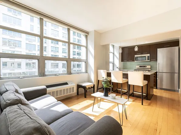 526 47th Rd APT 3C, Long Island City, NY 11101