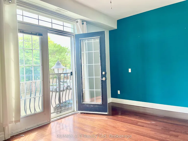 555 King St E #204 — Photo 8
