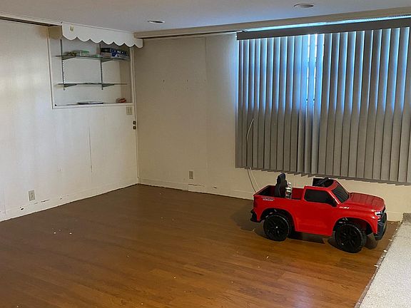 5th image of 2607 Batchelder St Floor 1