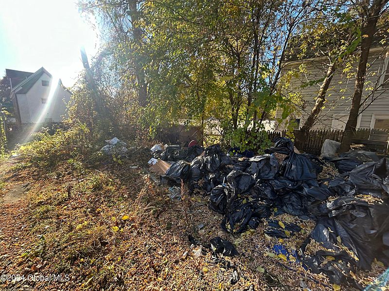 4th image of 543 Mumford Street