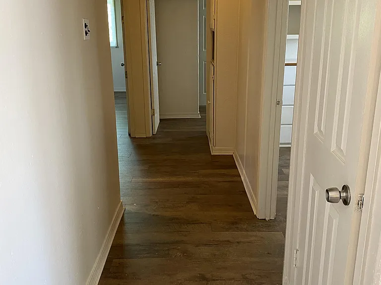 8125 Aspen Ave NE — Photo 2