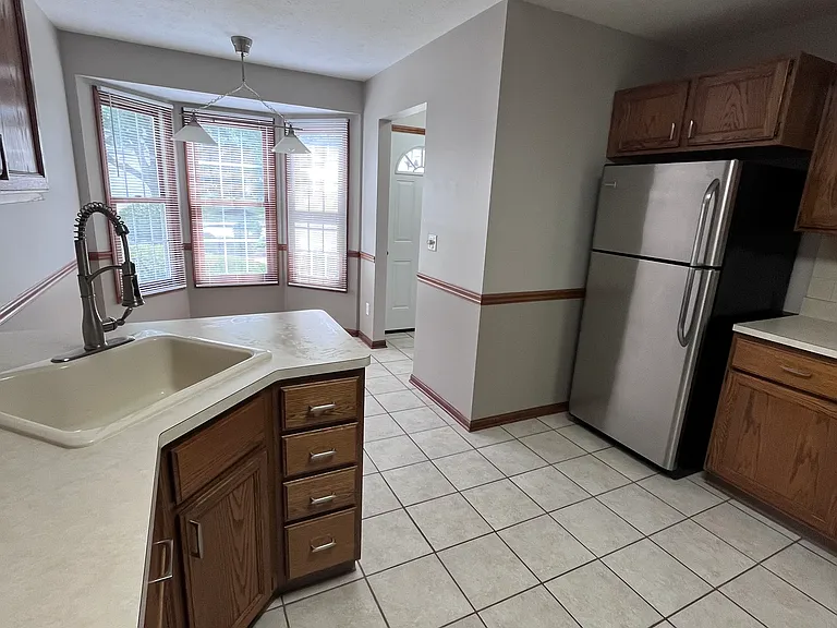 19328 Bradford Ct — Photo 3
