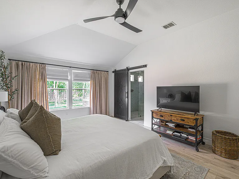 1301 Oak Hollow Ln — Photo 12