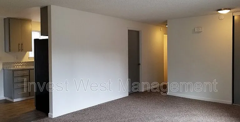 305 NE 104th Ave — Photo 4