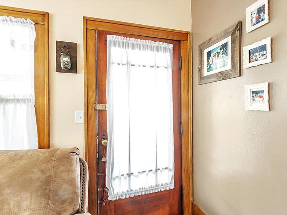 5th image of 1001 E Reynolds St
