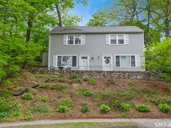 32 East Hills Drive #32, New Canaan, CT 06840