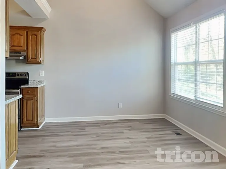 1800 University Dr — Photo 4