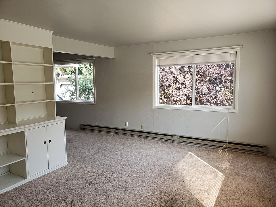 1st image of 4060 2nd Ave NE #C