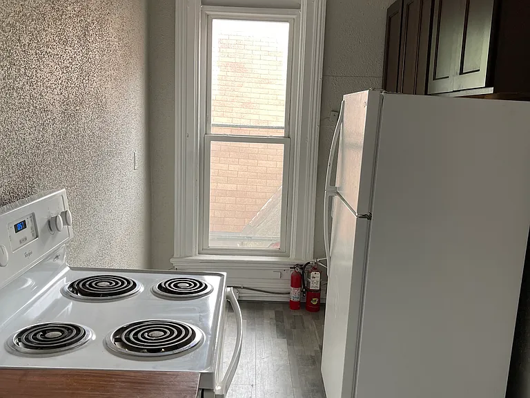 338 W 5th St #5 — Photo 5