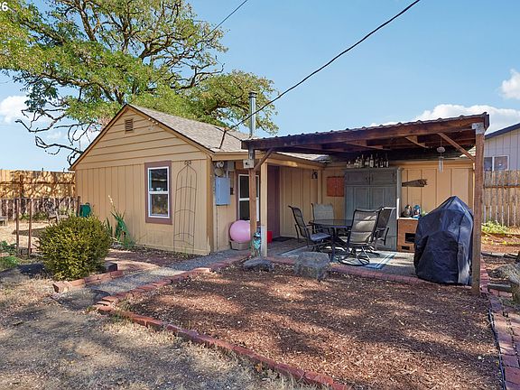 5th image of 464 S 12th St
