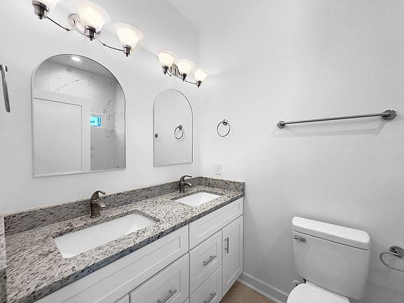 5th image of 592 Bonnet St
