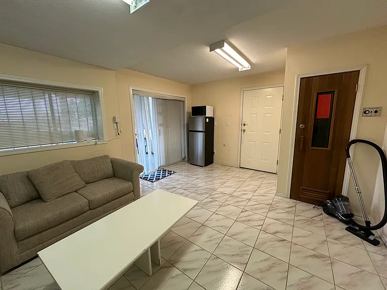 931 Holdom Ave — Photo 8