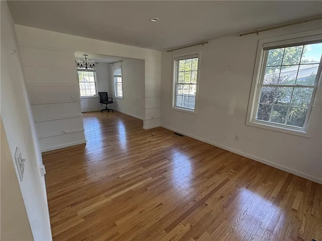 3 bed, 2.0 bath, 2116 sqft, $3,500 — Photo 3