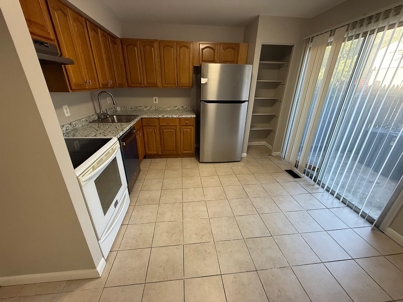 3 bed, 1440 sqft, $2,300 — Photo 2
