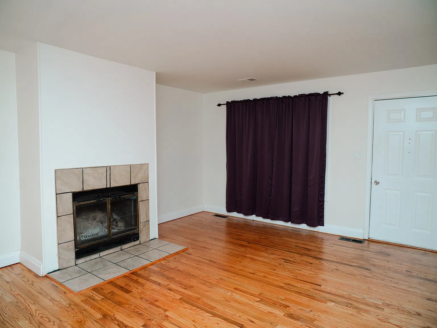 3 bed, 1054 sqft, $1,800 — Photo 2