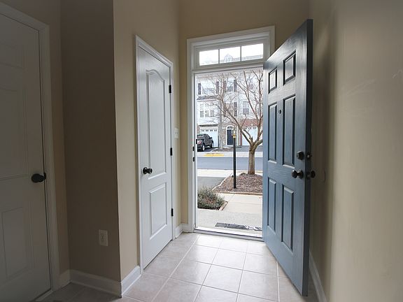 3rd image of 42527 Magellan Sq