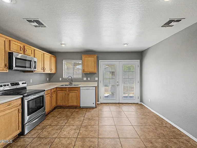 11207 W Hopi St — Photo 11