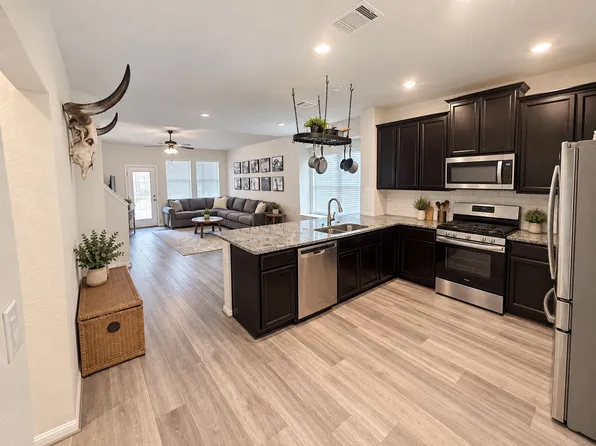 4739 Night Herder St, Saint Hedwig, TX 78152