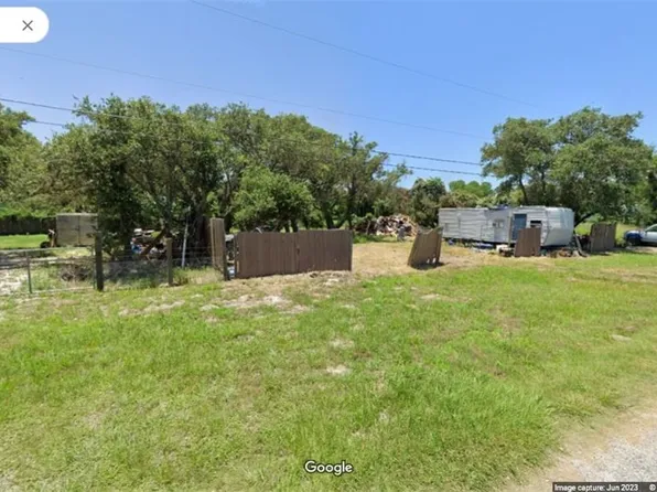 215 Stanley St, Rockport, TX 78382