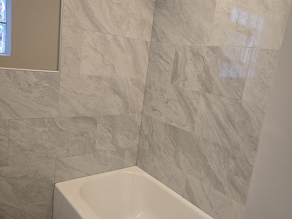 3rd image of 5632 N Francisco Ave #1