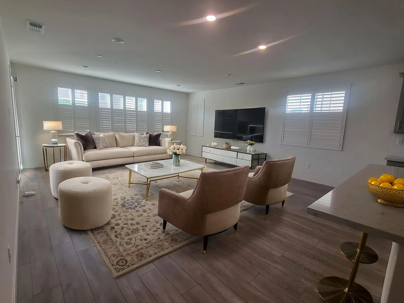 4 bed, 2278 sqft, $3,200 — Photo 3