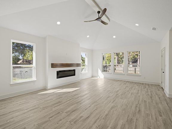 5th image of 6001 N Park Rd