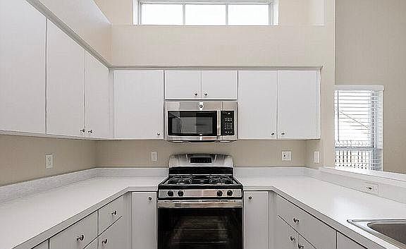 4th image of 1417 New Britain Dr