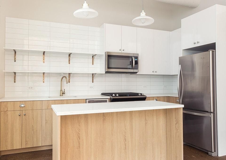 1st image of 676 N La Salle Dr APT 222