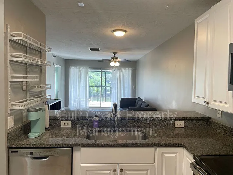 2124 N Tamiami Trl #102 — Photo 5