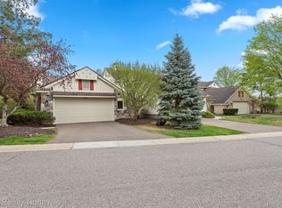 7387 Simsbury Dr, West Bloomfield, MI 48322