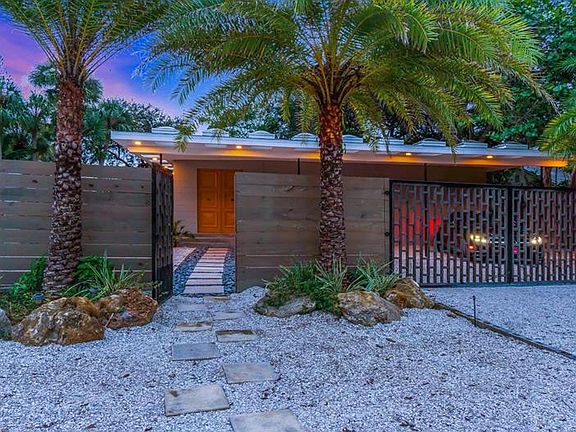 2nd image of 662 Calle De Peru