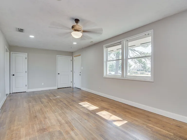208 Maywood Dr — Photo 8